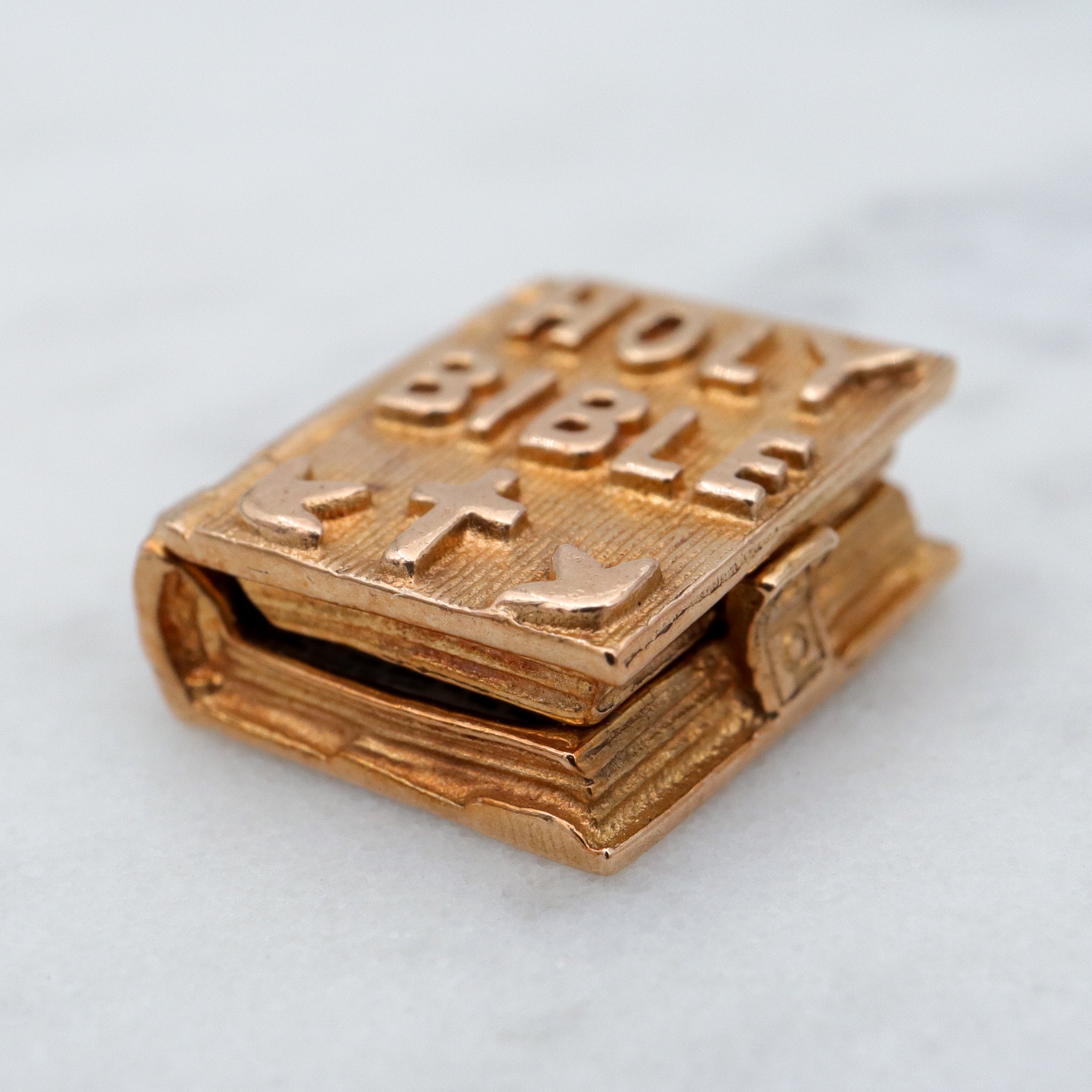 Vintage English 9k gold Nuvo opening Holy Bible charm